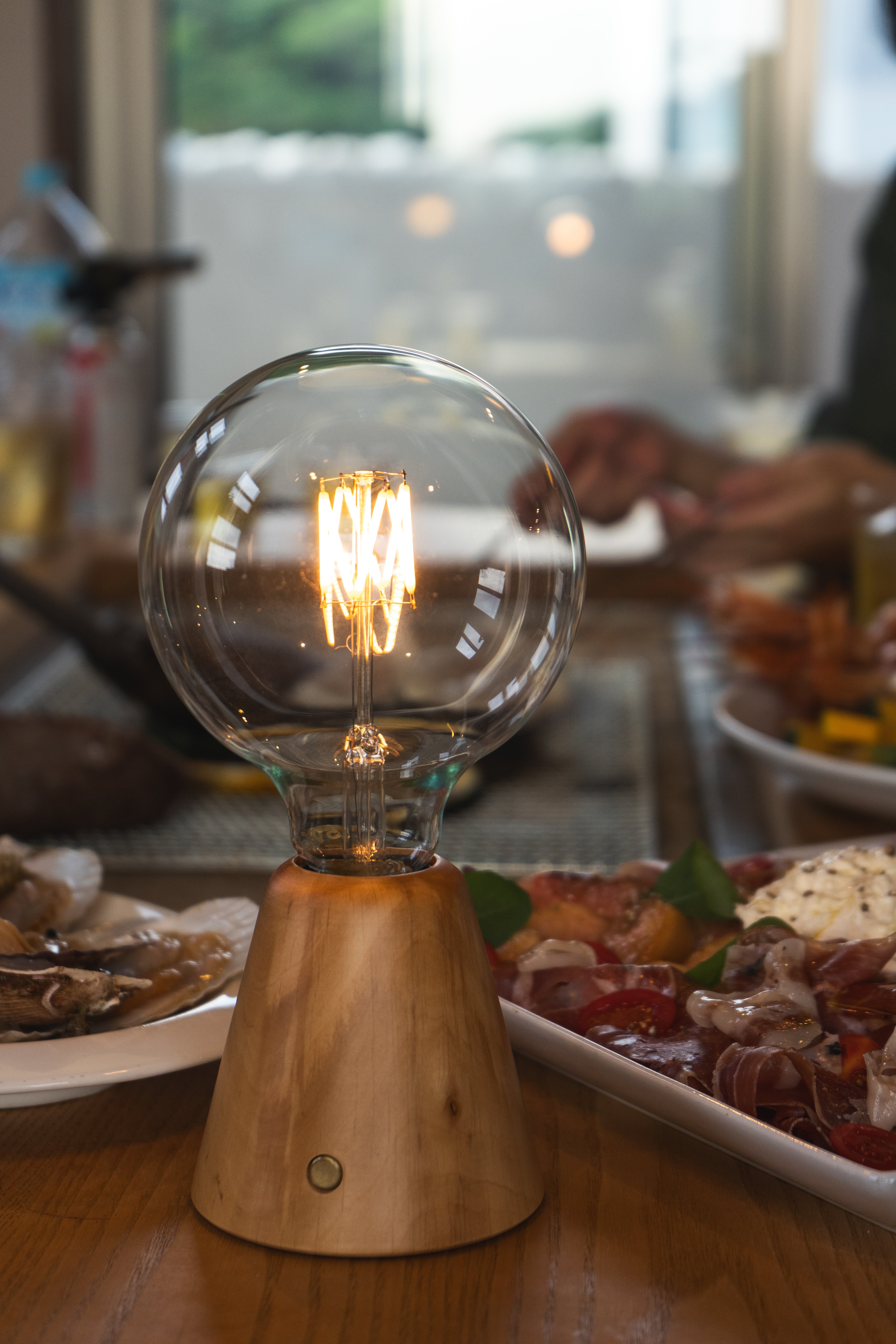 CABLESS01 LED Portable Lamp G125 Light Bulb Set Black