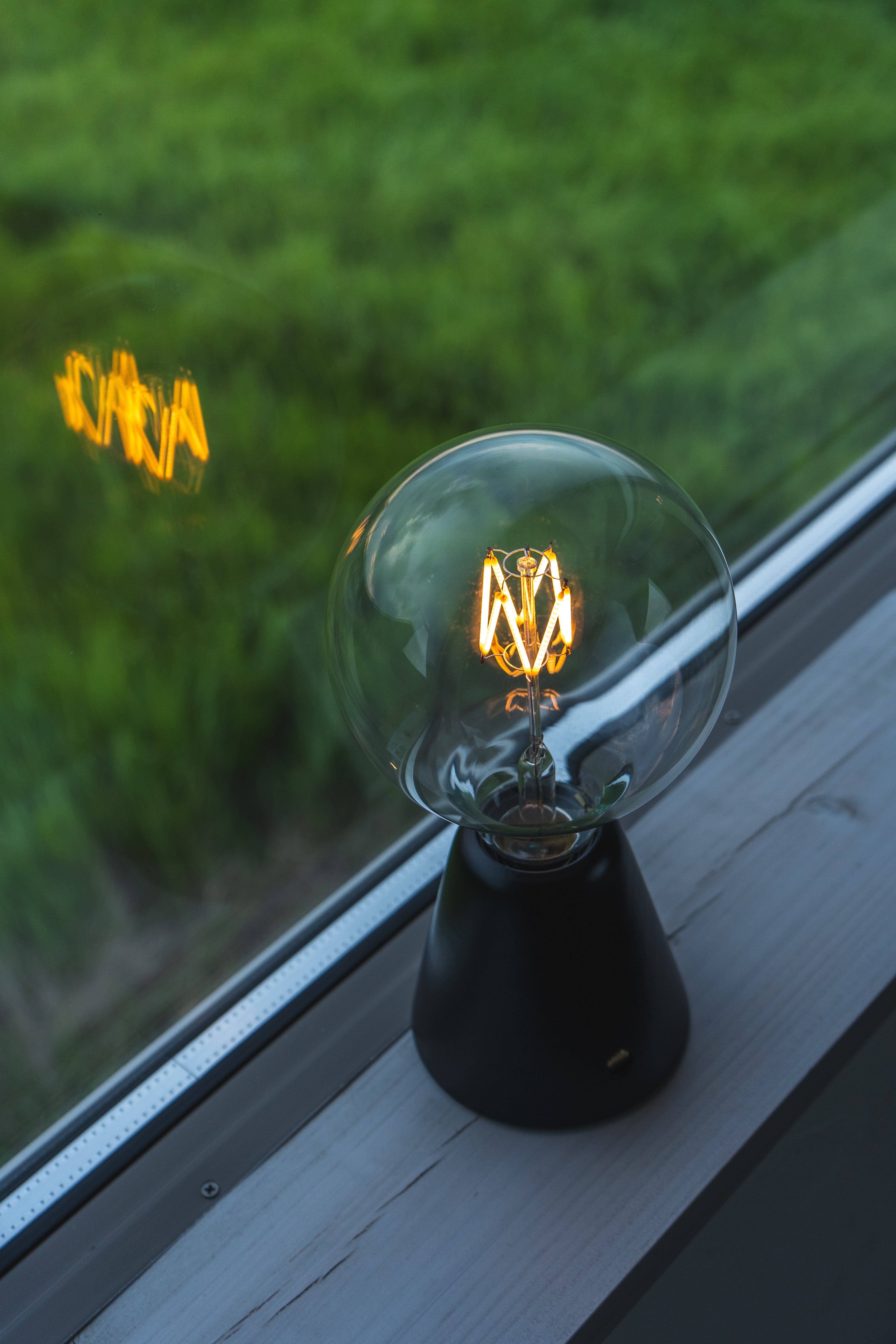 CABLESS01 LED Portable Lamp G125 Light Bulb Set Black